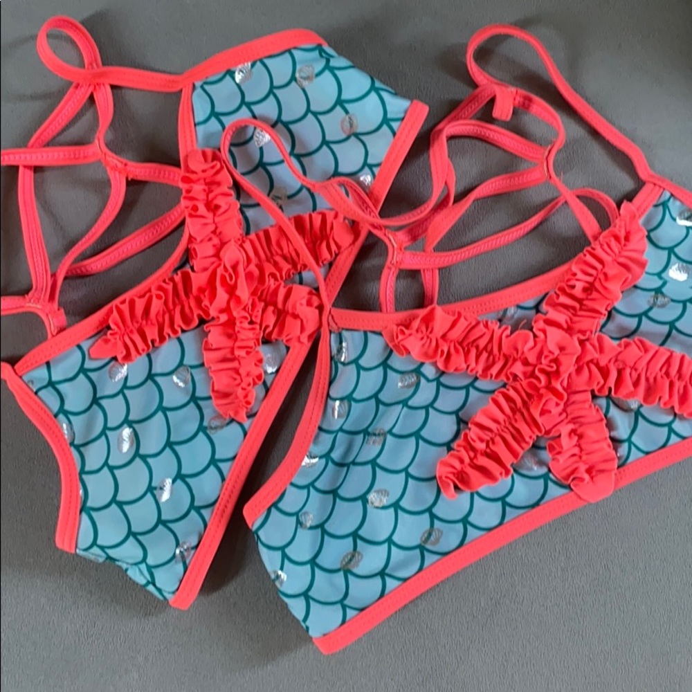 Girls mermaid bikini you get 2 tops size 8 and size 16 and one bottom in size 16